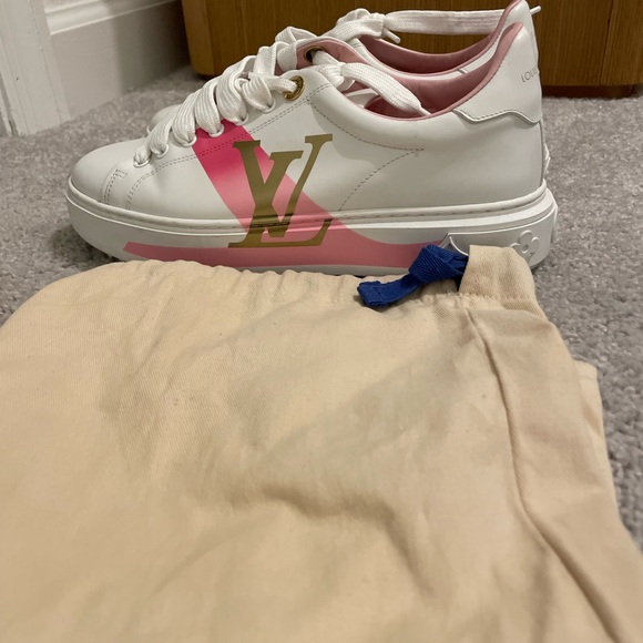Louis Vuitton Sneakers - Picture 3 of 4